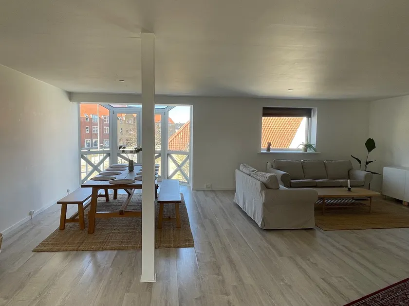 Large City Apartment - Image 1