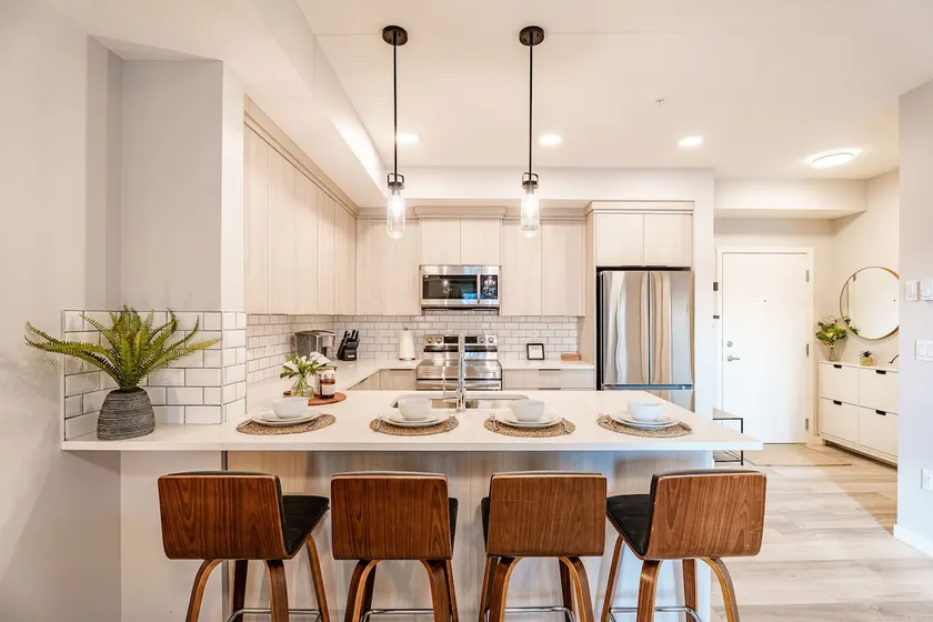 Modern Condo w/AC, close to YYC - Image 1