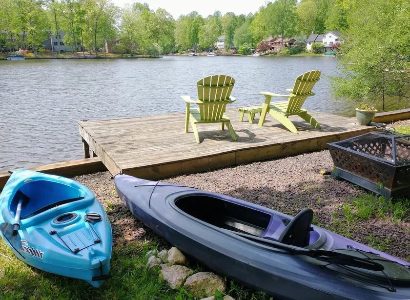 Life on the Lake. Enjoy the peace and kayaks. - Image 1