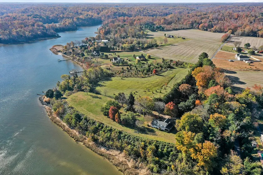 Potomac Waterfront Home and Estate - Image 1