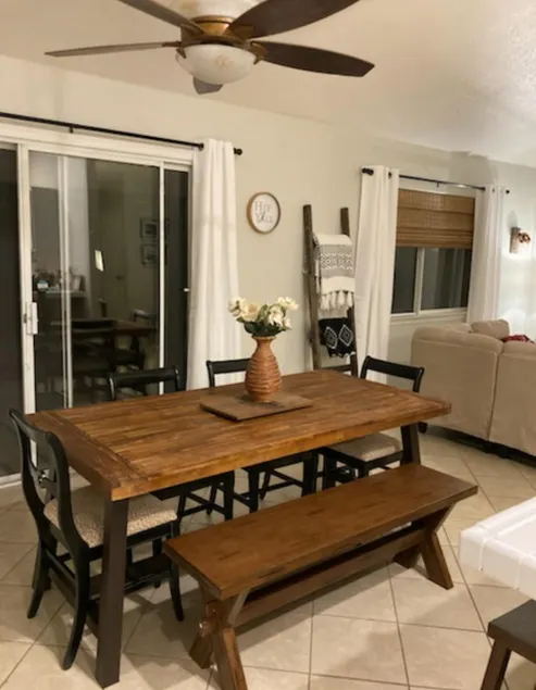 Cozy, Bright, Sunridge Home close to it all - Image 1