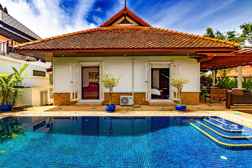 [Highly recommended] Cozy Thai-style small villa with private pool, convenient transportation and amenities, 700m walk to the beach - Image 1