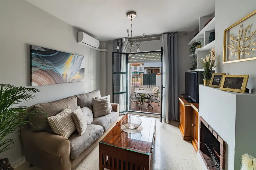 Seville Aljarafe Home + free parking - Image 1