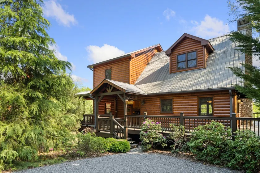Shade Tree Lodge-Pet Friendly- Minutes to Downtown Blue Ridge - Image 1