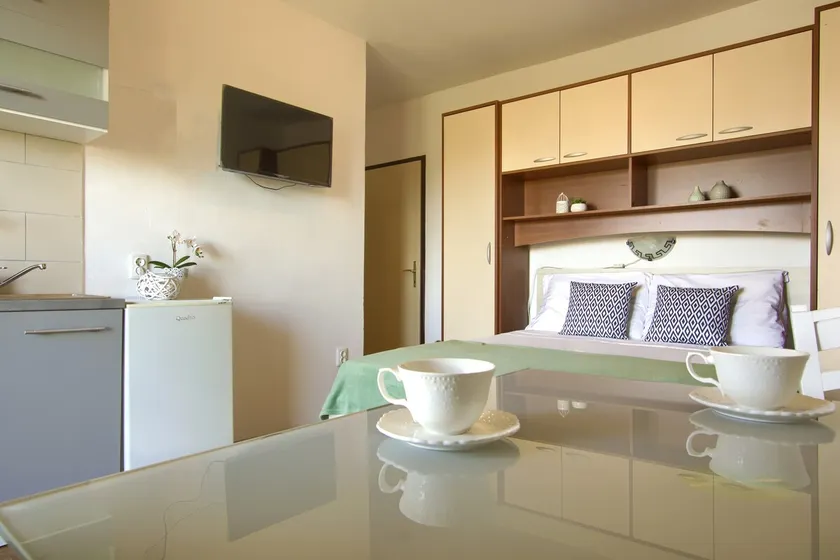 Sandy Beach Studio - Image 1