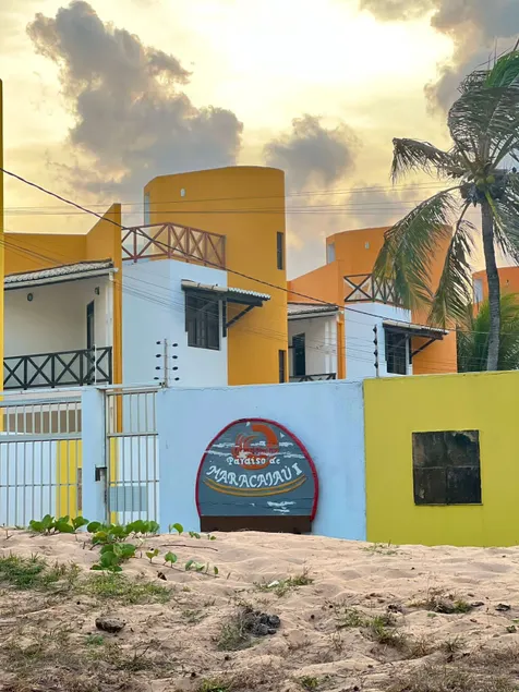 Gated community by the sea - Image 1