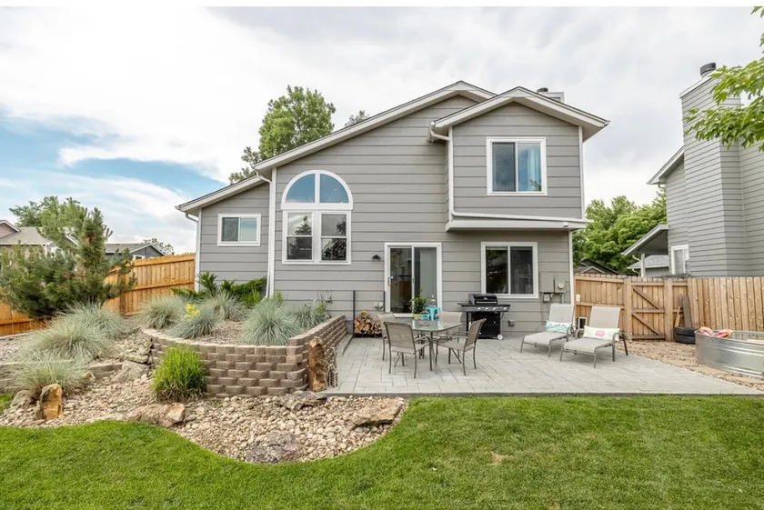 Modern, colorful relaxing Home away from Home - Image 1
