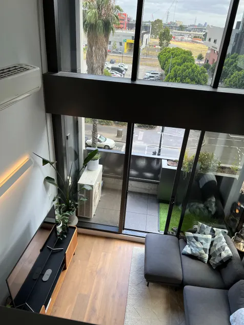 Centrally Located Modern Loft w Free Parking, Infinity Pool, Workspace - Image 1