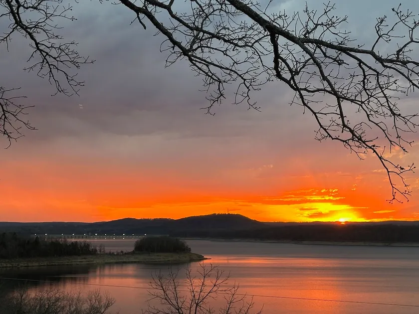 Lake Therapy- Best views of Bull Shoals Lake/White River area! - Image 1