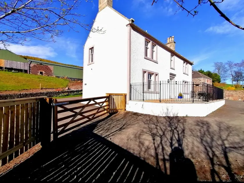Balmeadowside Farmhouse with Hot Tub - Image 1