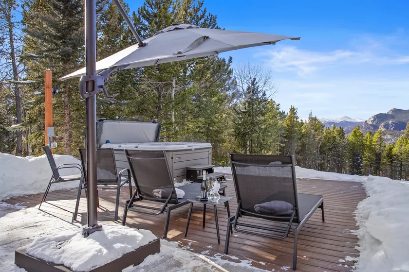 4BR Hot Tub + Sauna · Mtn Views Near Red Rocks - Image 1