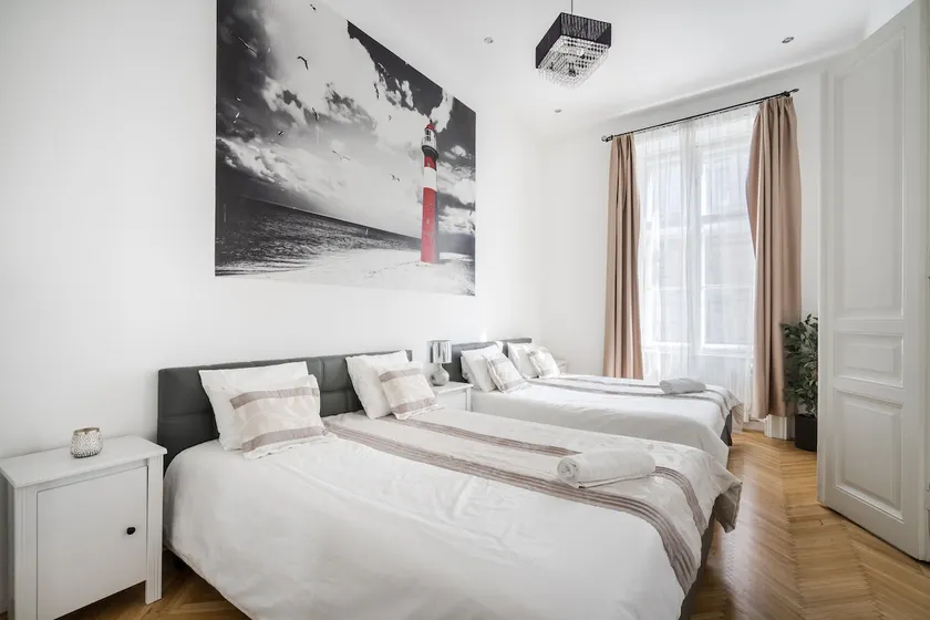 Spacious Stay at Bank Center   Parlament Neighbor - Image 1