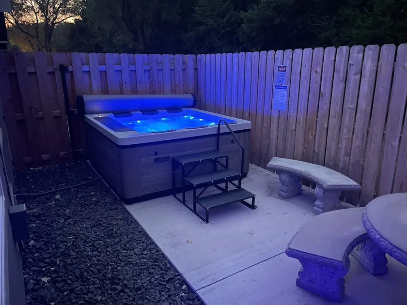 Cabin 9 ~Private Hot Tub!~ - Image 1