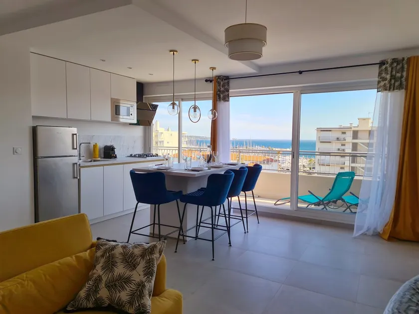 Nice two rooms, top floor, sea view - Image 1