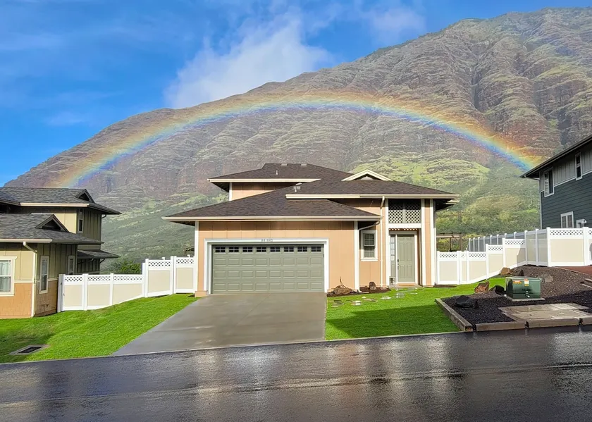 Premium home with stunning ocean & mountain views - Image 1