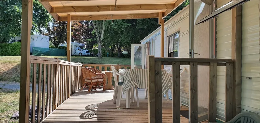 Mobile home in quiet campsite - Image 1