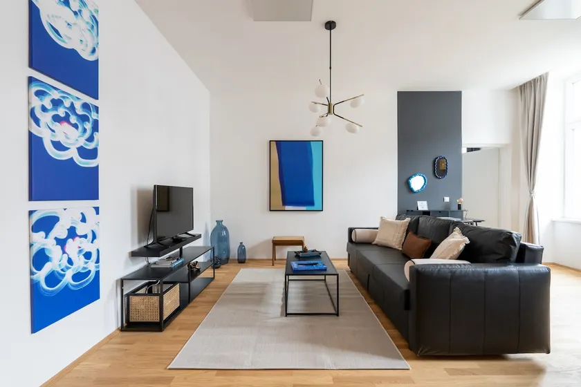 Glam 1BR Suite, Easy City Path by HM - Image 1