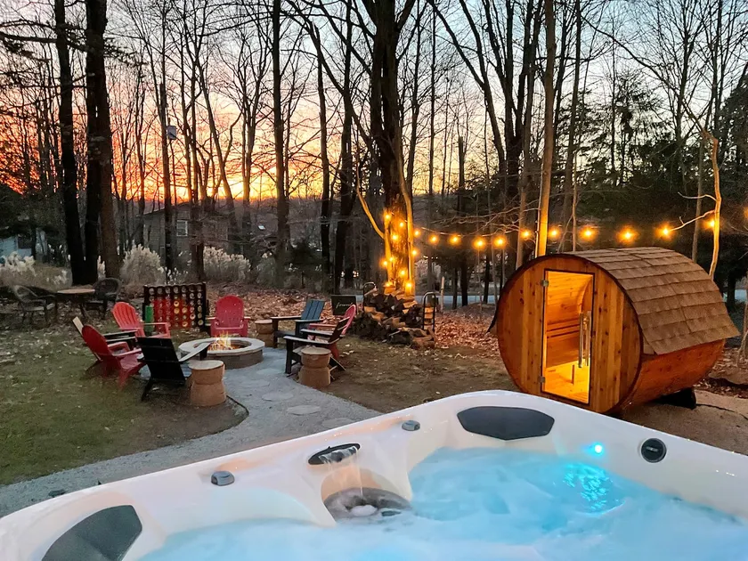 1 min Walk to Lake~Hot Tub ~Sauna ~Game Room - Image 1