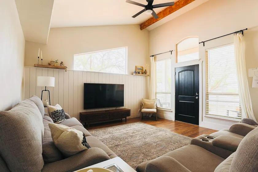 Charming home walking distance from downtown Kanab, w/King Suite - Image 1