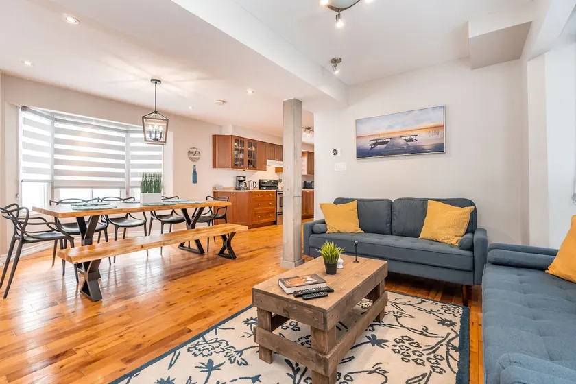 Cottage right across Lake Simcoe in Innisfil - Image 1