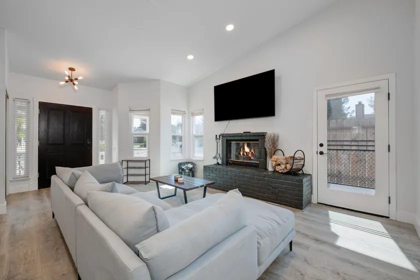 Best Location ! Next to Fountains & Fairgrounds! - Image 1