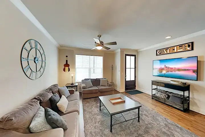 Nash Townhouse*Free Parking - Image 1