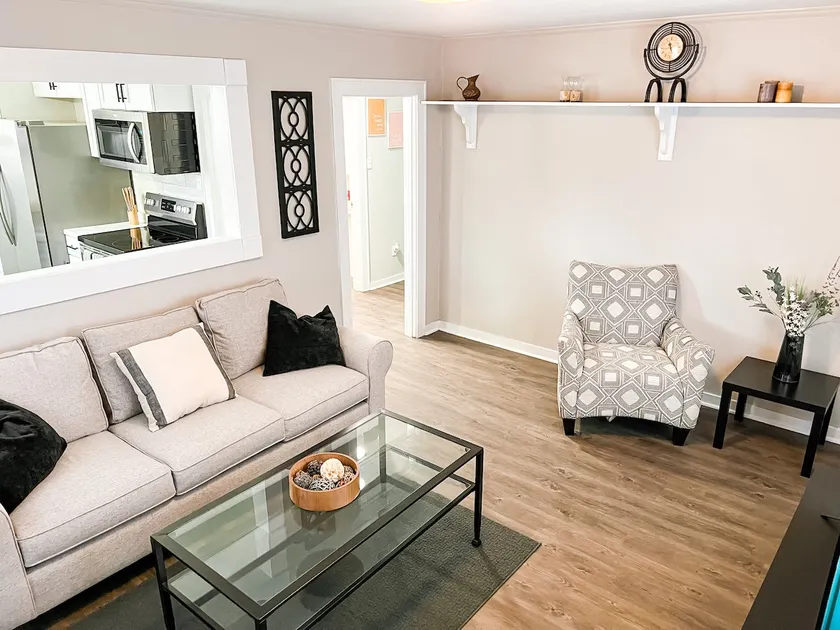 Cozy Home on College Ave - Image 1