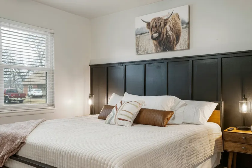 Charming home with King suite - Image 1