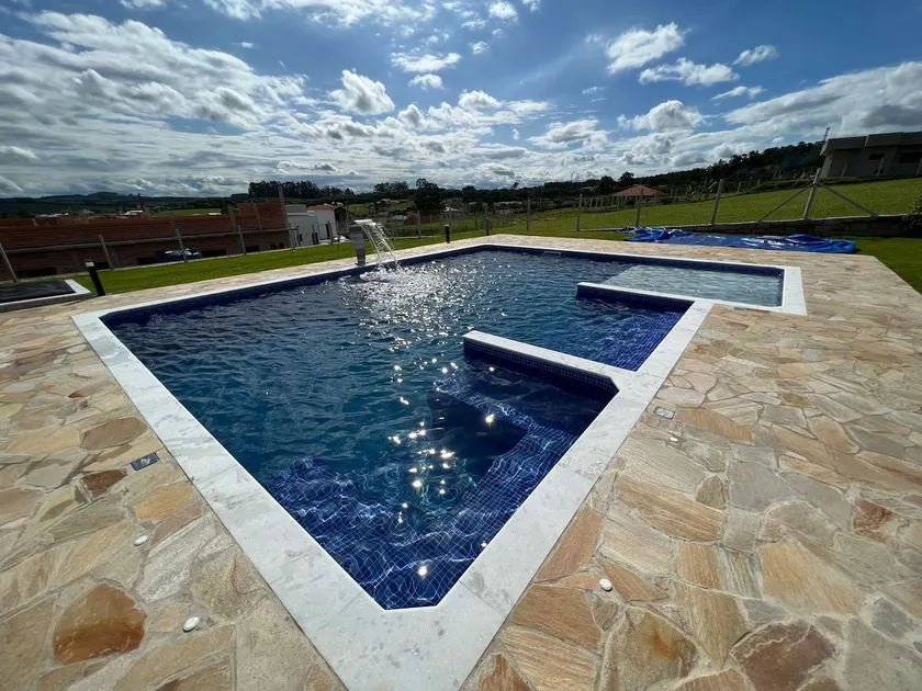 Cozy farmhouse in a gated community - Image 1