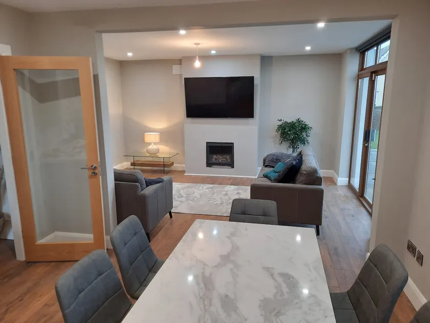 Stunning new 4 bedroom house. - Image 1