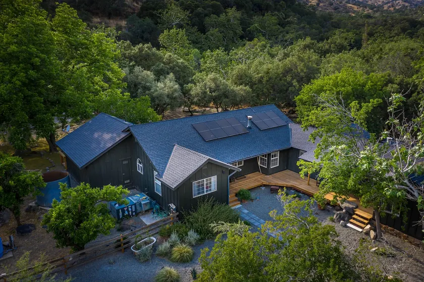 Raven River House - EV Charger and River Front - Image 1