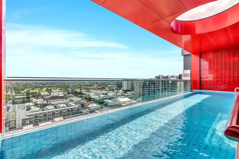 Adelaide Azure Scenic CBD Haven with Infinity Pool - Image 1