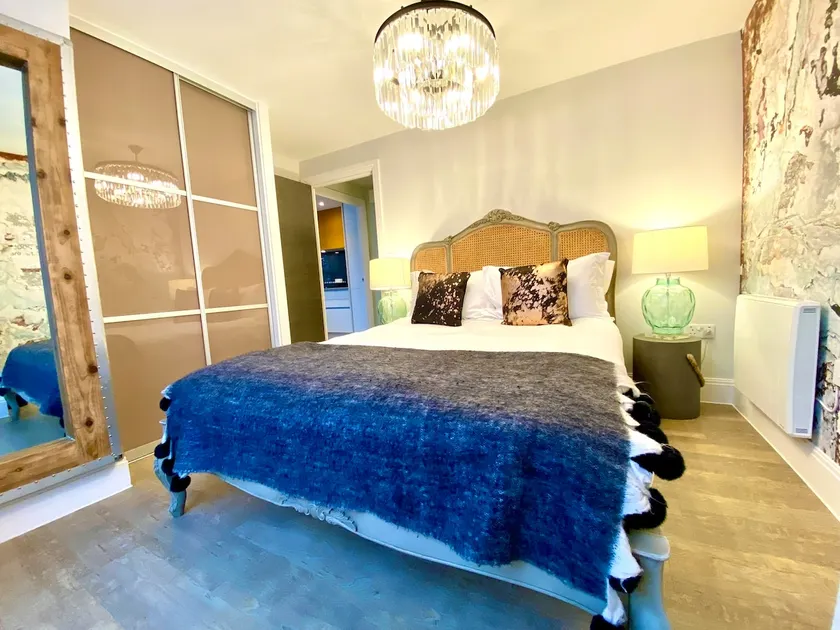 Elegant Apartment inc. Parking - Image 1