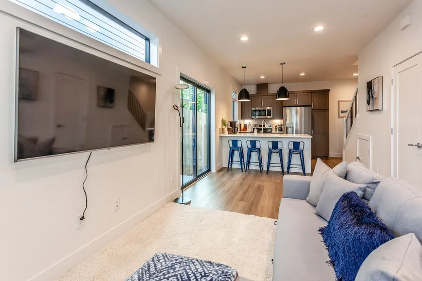 Cozy Central 2Bd Work/Play Modern Home - Image 1