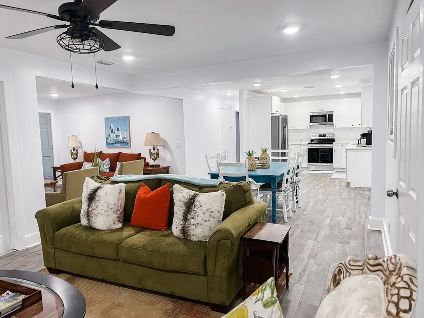 Cozy Coastal Abode- 4bed,3bath - Image 1