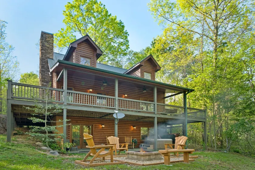 Tucked Away, Cozy-Pet Friendly-Mountain Getaway Minutes to Downtown Blue Ridge - Image 1