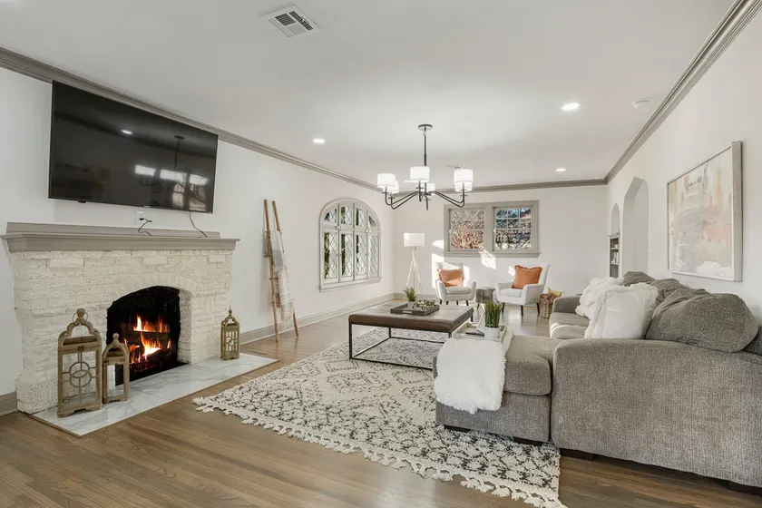 Stunning home in the middle of midtown close to fairgrounds. - Image 1