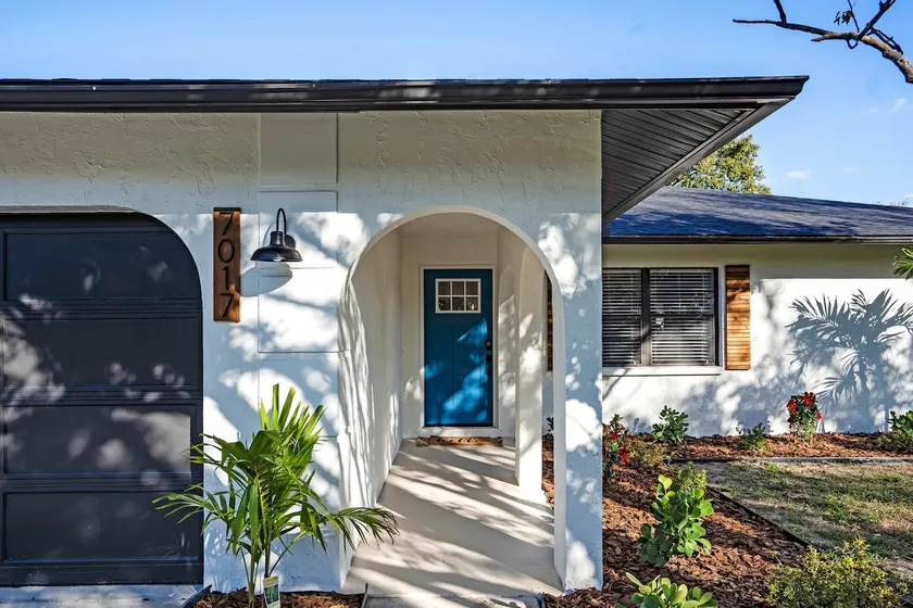 Fully remodeled home! Near beaches and restaurants - Image 1