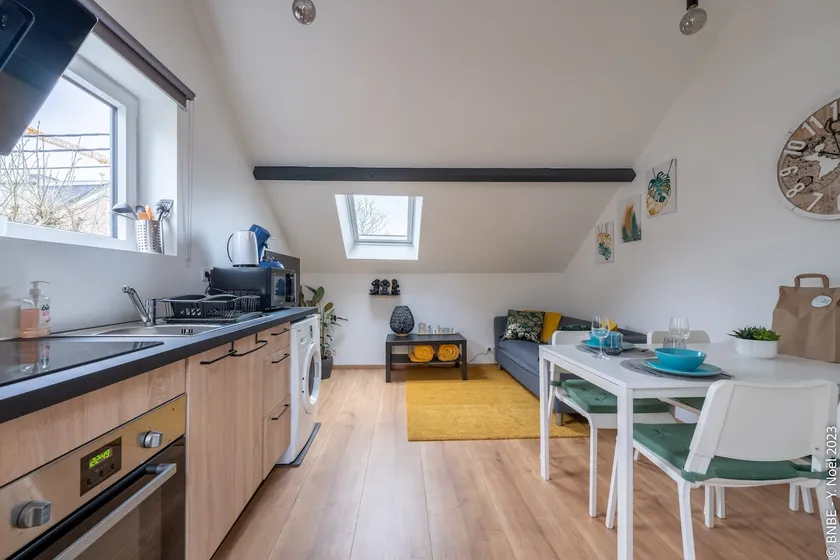 Brogneaux | All the essentials in a pied-à-terre - Image 1