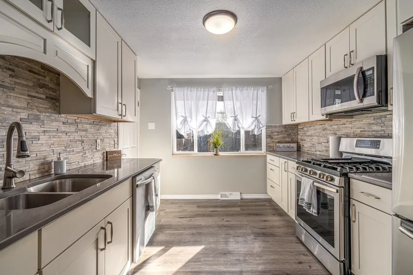 Backyard Getaway, Hot Tub, Updated Kitchen - Image 1