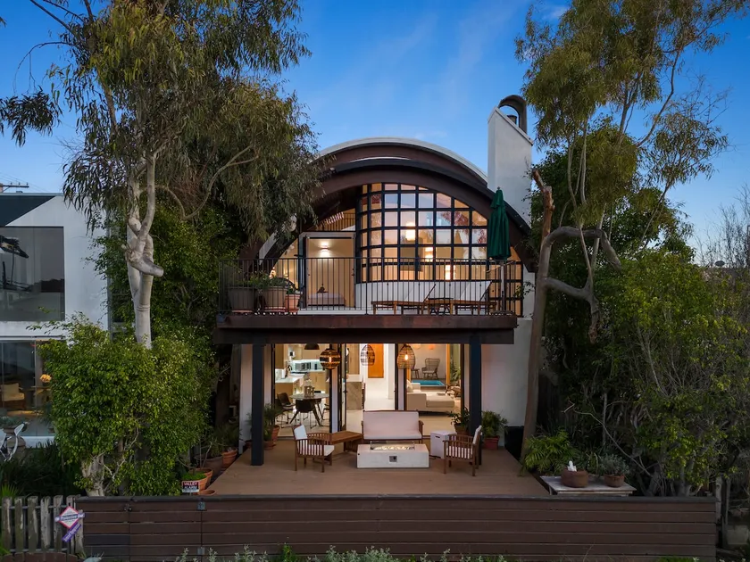 Newly Remodeled Luxury Waterfront Home on Venice Canal with Jacuzzi - Image 1