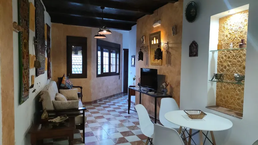 Las Flores Apartment - Image 1