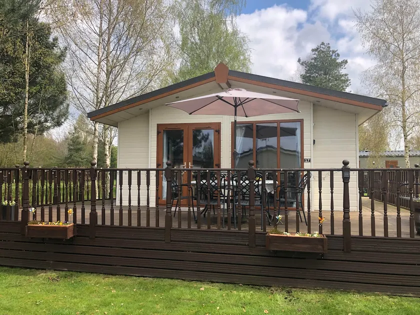 Honeybee Lodge - Image 1