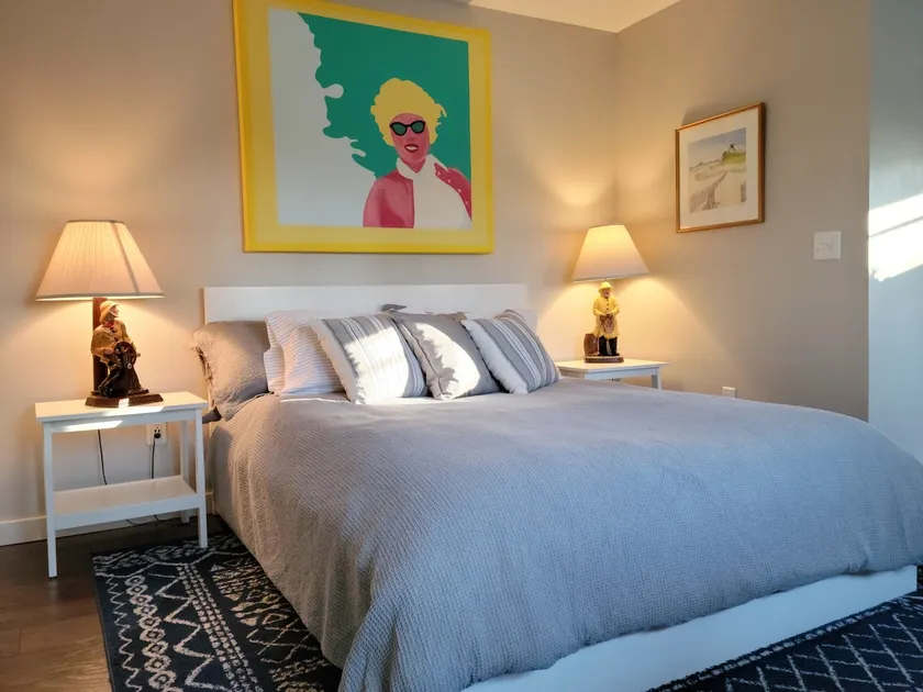 Private suite close to beaches and downtown. - Image 1
