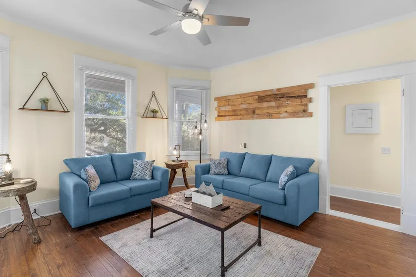 Farmhouse 3 bedroom downtown by River Walk No cleaning fee - Image 1