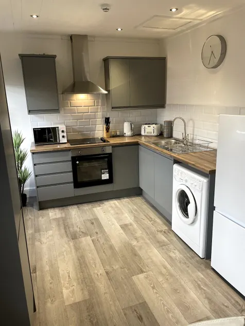 Spacious Central Apartment - Image 1