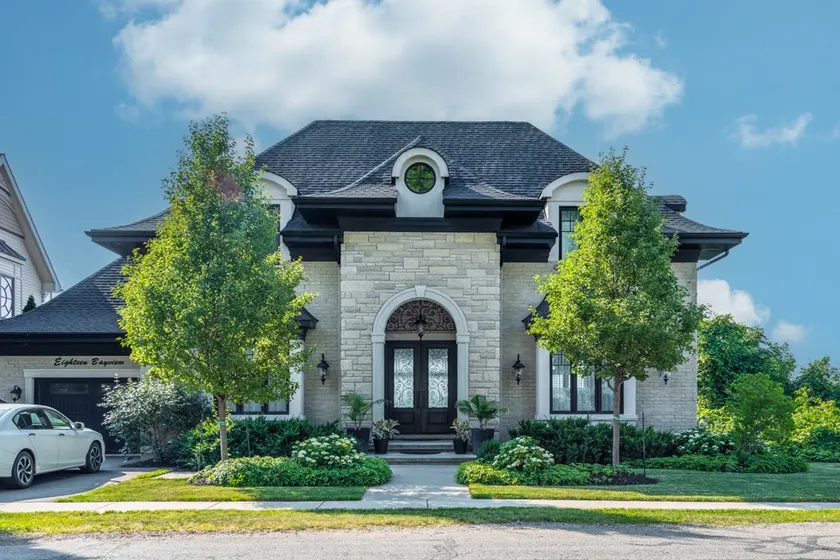 LUXURY LAKEFRONT HOME WITH PRIVATE BACKYARD BEACH & SPECTACULAR VIEW - Image 1