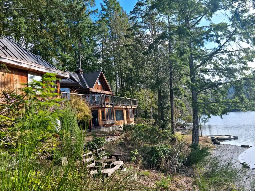 Charming waterfront Salt Spring Island B&B - Image 1