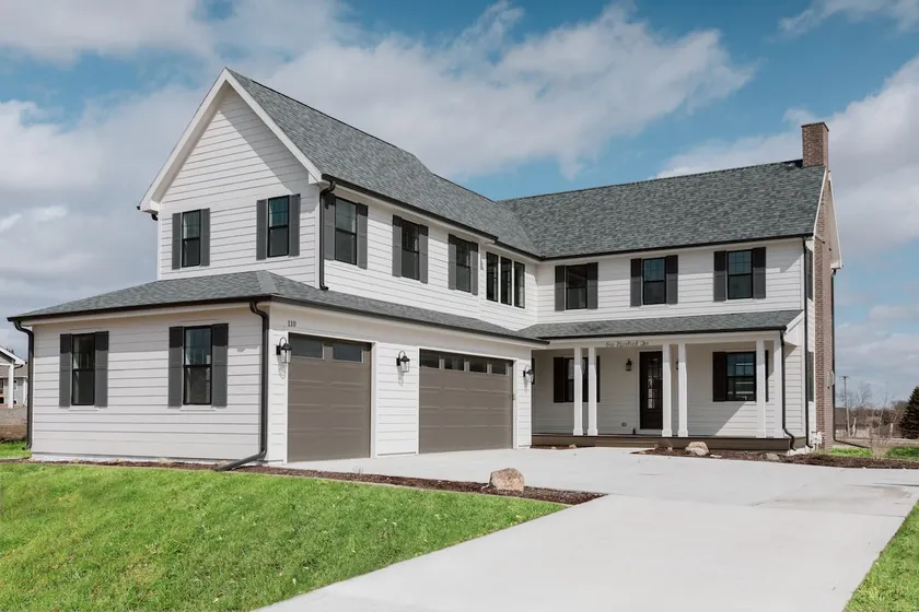 Luxury 4BR Agrihood Escape | Trails & Des Moines - Image 1
