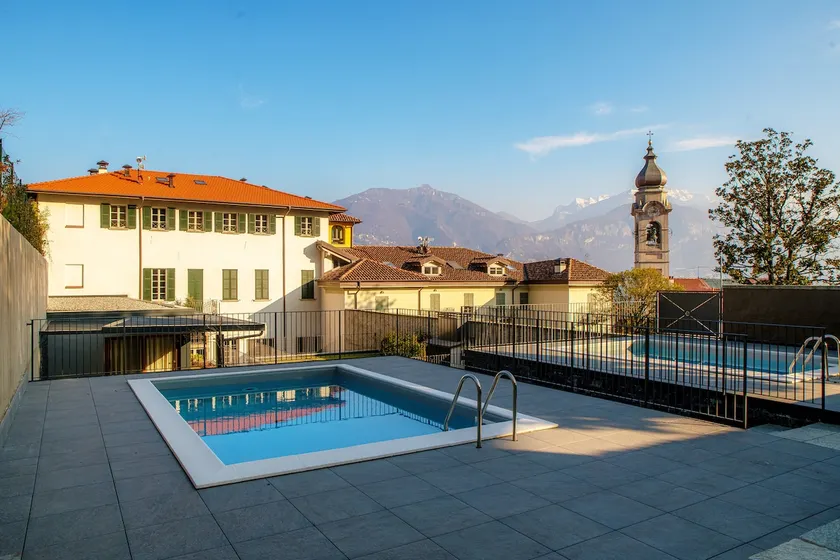 The Castle - Luxury House - Image 1